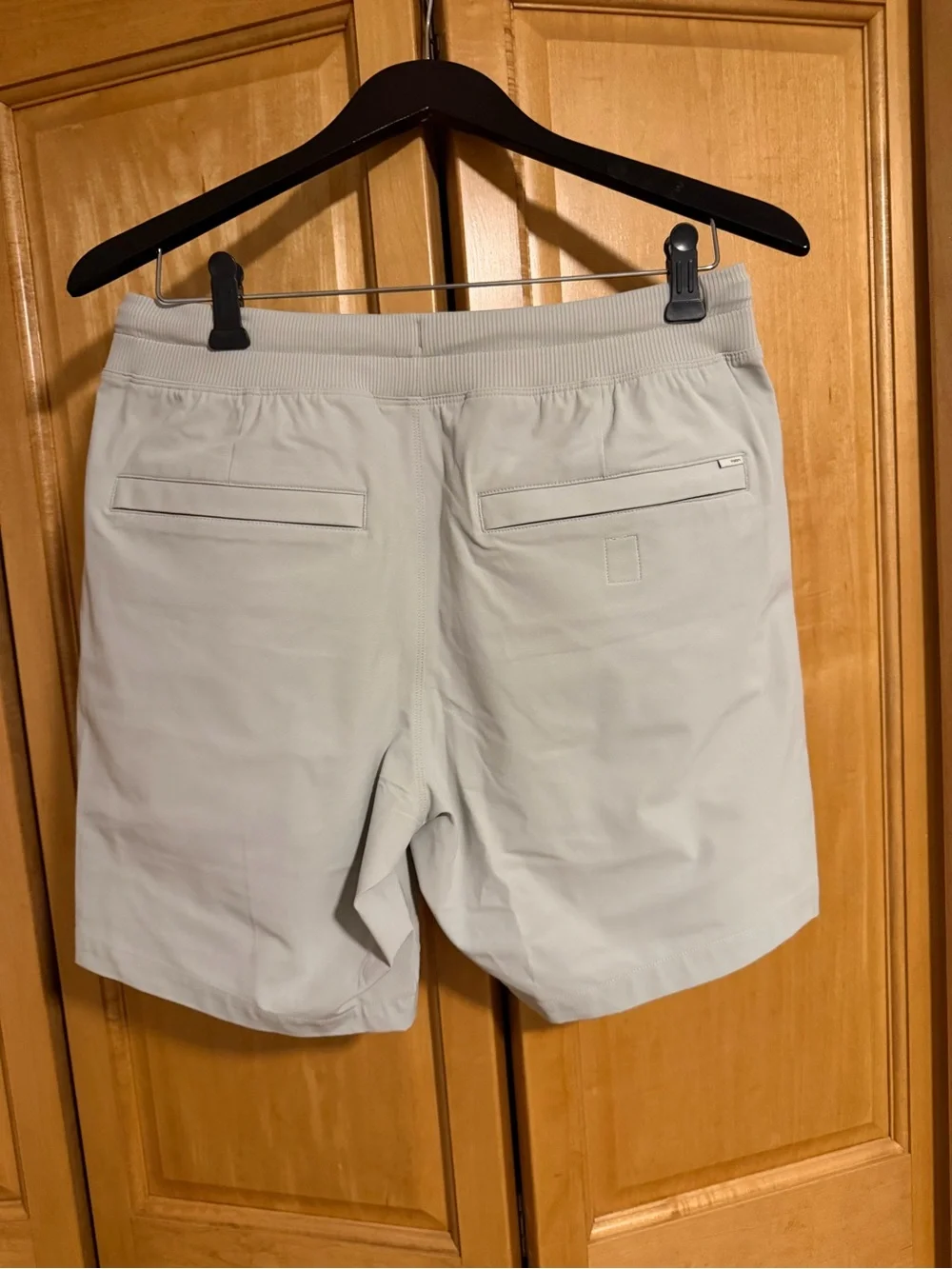 Vuori Men's Meta Easy Shorts in Light Gray